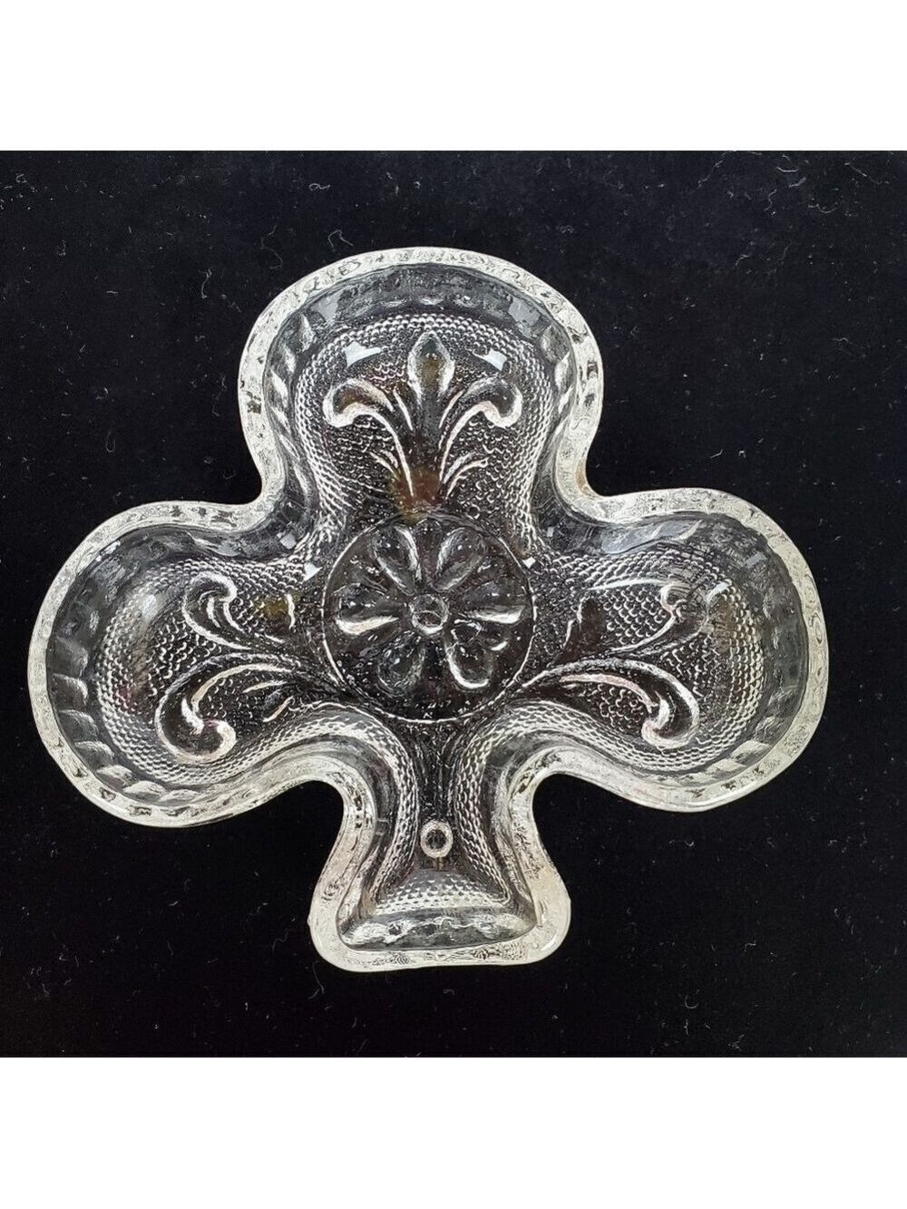 Vtg Indiana glass club clover trinket dish